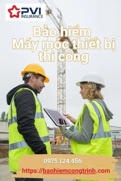 Chuyên viên bảo hiểm PVI đánh giá rủi ro tại công trường với nhà thầu – lý do chọn bảo hiểm CPM
