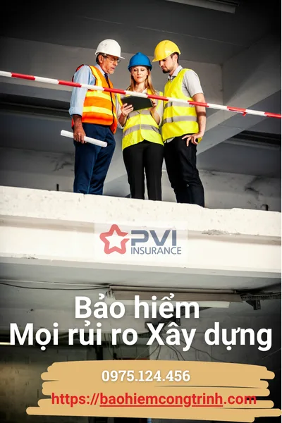 Nhân viên bảo hiểm PVI thực hiện đánh rá rủi ro tại dự án và tư vấn mua bảo hiểm công trình xây dựng cho khách hàng tại dự án